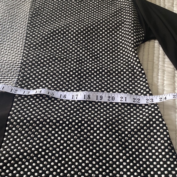 Black and White Patterned Tunic-Size L - Picture 11 of 12